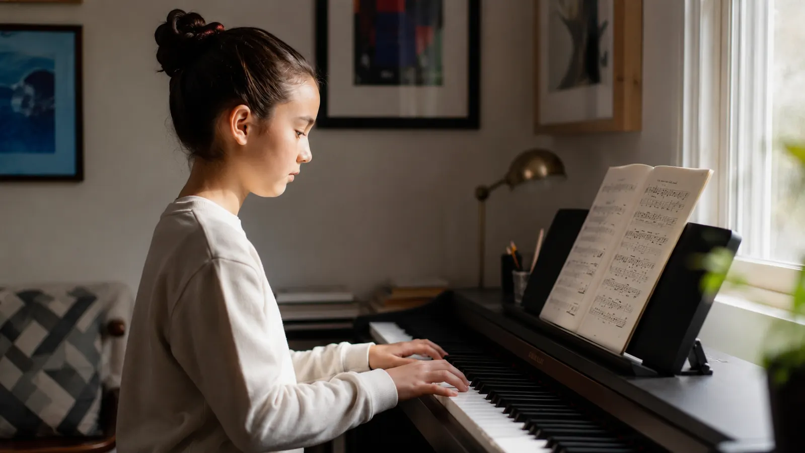 10 Reasons Weighted Keys Matter for Piano Beginners